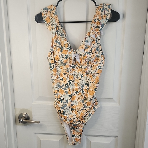 Cupshe Floral One Piece Swimsuit with Ruffles - Picture 7 of 7